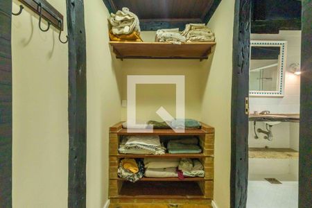 Casa à venda com 400m², 4 quartos e 4 vagas Casa à venda com 400m², 4 quartos e 4 vagasCloset da Suíte 2