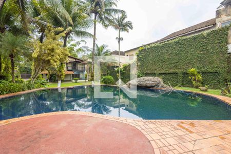 Casa à venda com 400m², 4 quartos e 4 vagas Casa à venda com 400m², 4 quartos e 4 vagasQuintal