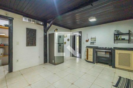 Casa à venda com 400m², 4 quartos e 4 vagas Casa à venda com 400m², 4 quartos e 4 vagasCozinha