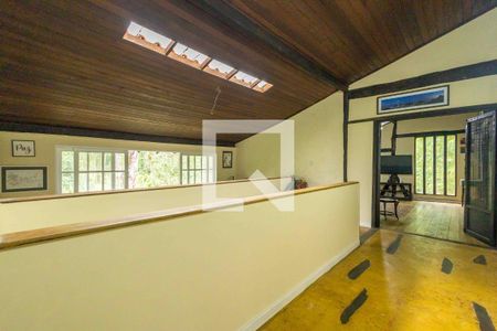 Casa à venda com 400m², 4 quartos e 4 vagas Casa à venda com 400m², 4 quartos e 4 vagasHall