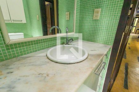 Casa à venda com 400m², 4 quartos e 4 vagas Casa à venda com 400m², 4 quartos e 4 vagasBanheiro Social