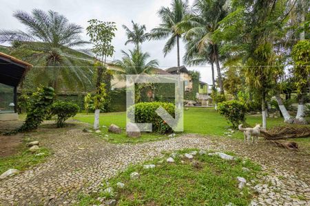 Casa à venda com 400m², 4 quartos e 4 vagas Casa à venda com 400m², 4 quartos e 4 vagasQuintal