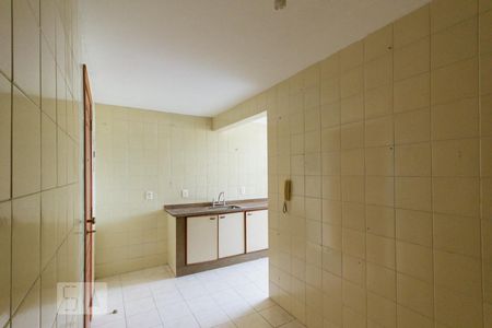 Apartamento à venda com 200m², 4 quartos e 2 vagasCozinha e Área de Serviço (Primeiro Andar)
