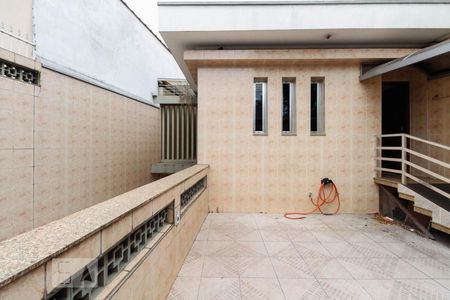 Casa à venda com 137m², 2 quartos e 8 vagasFachada 