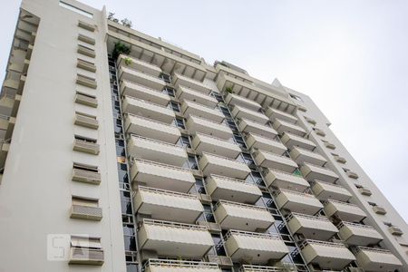 Apartamento para alugar com 76m², 2 quartos e 1 vaga Apartamento para alugar com 76m², 2 quartos e 1 vagaFachada