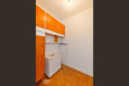 Apartamento à venda com 88m², 2 quartos e 1 vaga Apartamento à venda com 88m², 2 quartos e 1 vagaQuarto Serviço