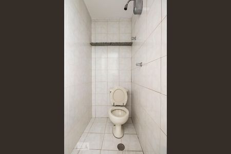 Apartamento à venda com 75m², 2 quartos e 2 vagas Apartamento à venda com 75m², 2 quartos e 2 vagasBanheiro de serviço