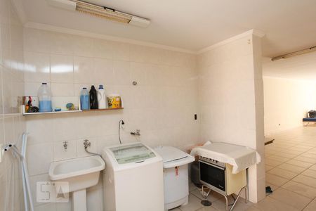 Casa à venda com 306m², 4 quartos e 6 vagas Casa à venda com 306m², 4 quartos e 6 vagasLavanderia