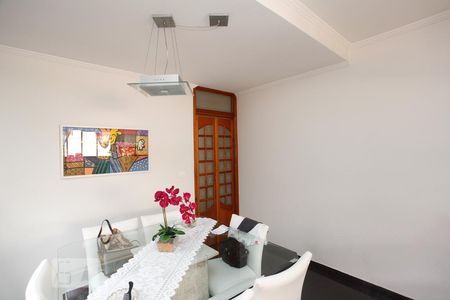 Casa à venda com 306m², 4 quartos e 6 vagas Casa à venda com 306m², 4 quartos e 6 vagasCozinha
