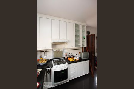 Casa à venda com 306m², 4 quartos e 6 vagas Casa à venda com 306m², 4 quartos e 6 vagasCozinha