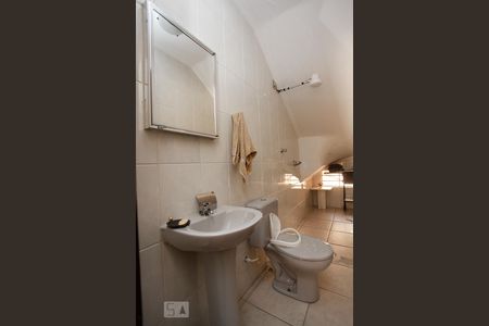 Casa à venda com 306m², 4 quartos e 6 vagas Casa à venda com 306m², 4 quartos e 6 vagasBanheiro da garagem