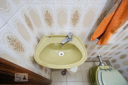 Casa para alugar com 450m², 4 quartos e 5 vagas Casa para alugar com 450m², 4 quartos e 5 vagasDetalhe lavabo garagem