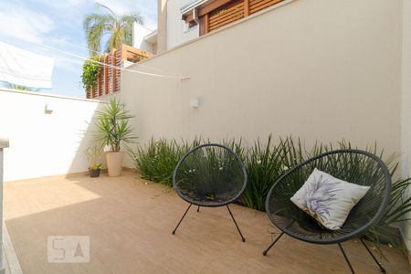 Casa de condomínio à venda com 115m², 3 quartos e 2 vagasQuintal