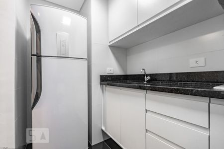 Cozinha de apartamento para alugar com 1 quarto, 55m² em Batel, Curitiba