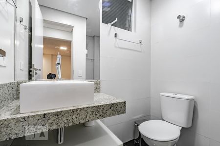 Banheiro Social de apartamento para alugar com 1 quarto, 55m² em Batel, Curitiba