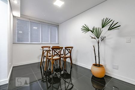 Sala de apartamento para alugar com 1 quarto, 55m² em Batel, Curitiba
