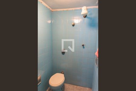 Casa à venda com 600m², 7 quartos e 8 vagas Casa à venda com 600m², 7 quartos e 8 vagasBanheiro da garagem