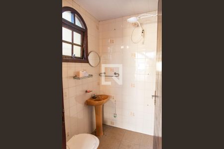 Casa à venda com 600m², 7 quartos e 8 vagas Casa à venda com 600m², 7 quartos e 8 vagasBanheiro da churrasqueira