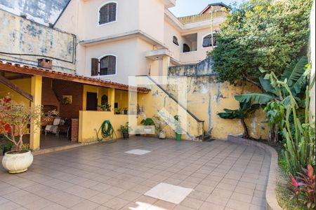 Casa à venda com 600m², 7 quartos e 8 vagas Casa à venda com 600m², 7 quartos e 8 vagasQuintal