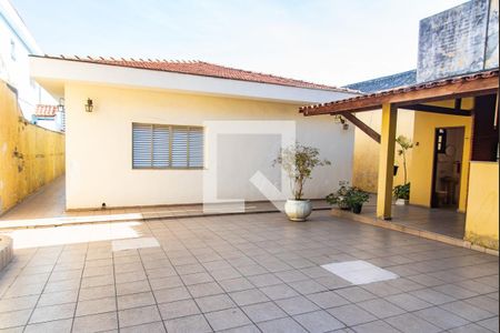 Casa à venda com 600m², 7 quartos e 8 vagas Casa à venda com 600m², 7 quartos e 8 vagasQuintal