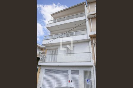 Casa à venda com 390m², 3 quartos e 3 vagas Casa à venda com 390m², 3 quartos e 3 vagasFachada
