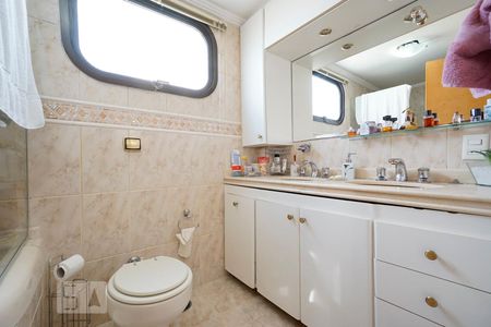 Apartamento à venda com 190m², 4 quartos e 3 vagasBanheiro suíte 02