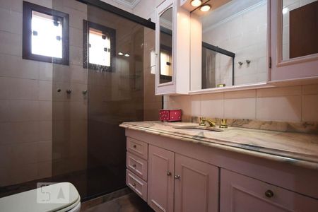 Casa à venda com 350m², 4 quartos e 4 vagasBanheiro Suíte 2