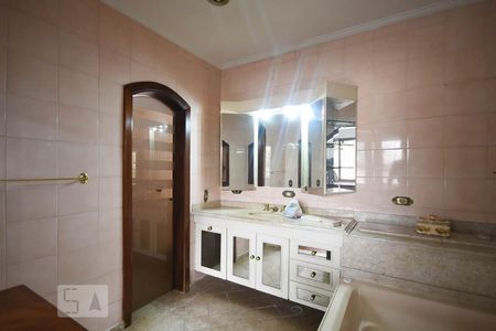 Casa à venda com 350m², 4 quartos e 4 vagasBanheiro Suíte 3