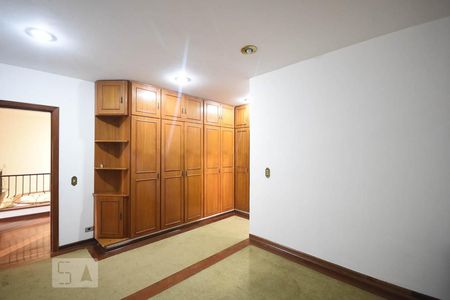 Casa à venda com 350m², 4 quartos e 4 vagasSuíte 1