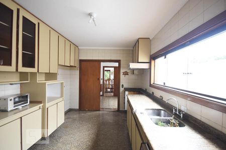 Casa à venda com 350m², 4 quartos e 4 vagasCozinha
