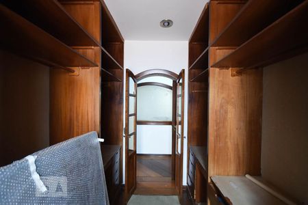 Casa à venda com 350m², 4 quartos e 4 vagasArmário da Suíte 3