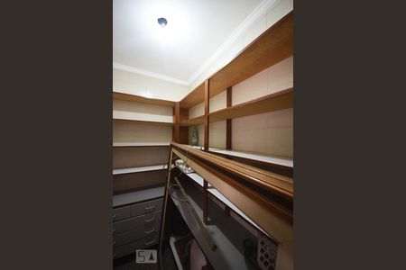 Casa à venda com 350m², 4 quartos e 4 vagasDespensa