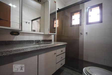 Casa à venda com 350m², 4 quartos e 4 vagasBanheiro Suíte 1