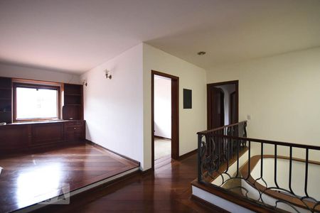 Casa à venda com 350m², 4 quartos e 4 vagasCorredor