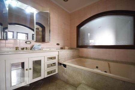 Casa à venda com 350m², 4 quartos e 4 vagasBanheiro Suíte 3