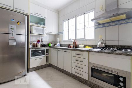 Casa à venda com 225m², 3 quartos e 6 vagas Casa à venda com 225m², 3 quartos e 6 vagasCozinha