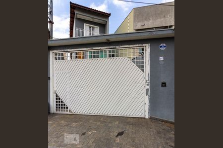 Casa à venda com 225m², 3 quartos e 6 vagas Casa à venda com 225m², 3 quartos e 6 vagasFachada