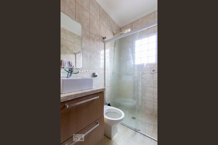 Casa à venda com 225m², 3 quartos e 6 vagas Casa à venda com 225m², 3 quartos e 6 vagasBanheiro Corredor