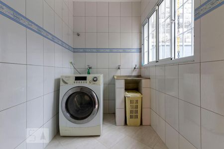 Casa à venda com 225m², 3 quartos e 6 vagas Casa à venda com 225m², 3 quartos e 6 vagasÁrea de Serviço