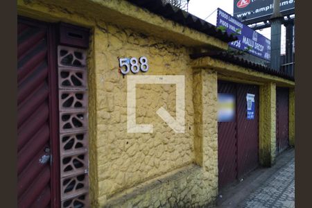 Casa à venda com 403m², 3 quartos e 4 vagas Casa à venda com 403m², 3 quartos e 4 vagasFachada