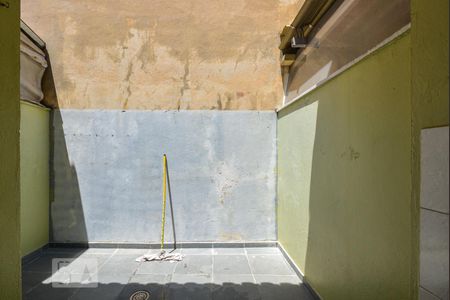 Casa de condomínio à venda com 80m², 2 quartos e 2 vagasQuintal