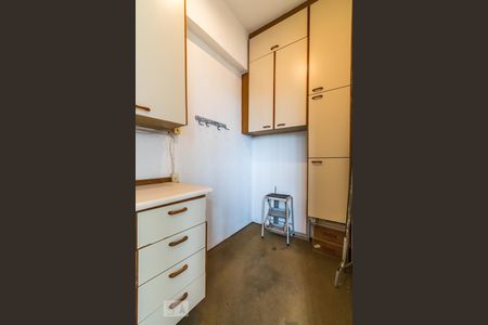 Apartamento à venda com 70m², 2 quartos e 1 vaga Apartamento à venda com 70m², 2 quartos e 1 vagaQuarto de serviço - Armários