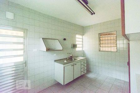 Casa à venda com 254m², 4 quartos e 2 vagas Casa à venda com 254m², 4 quartos e 2 vagasCozinha