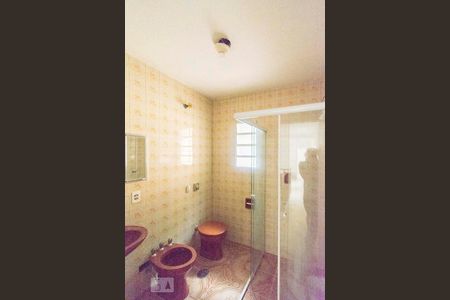 Casa à venda com 254m², 4 quartos e 2 vagas Casa à venda com 254m², 4 quartos e 2 vagasBanheiro