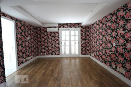 Casa de condomínio à venda com 171m², 3 quartos e 4 vagassuite 2