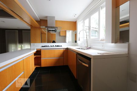 Casa de condomínio à venda com 171m², 3 quartos e 4 vagascozinha