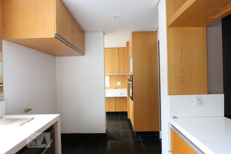 Casa de condomínio à venda com 171m², 3 quartos e 4 vagascozinha