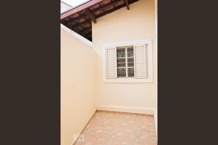 Casa à venda com 120m², 3 quartos e 3 vagas Casa à venda com 120m², 3 quartos e 3 vagasFundos