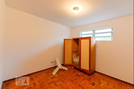 Casa à venda com 272m², 6 quartos e 4 vagas Casa à venda com 272m², 6 quartos e 4 vagasQuarto Serviço