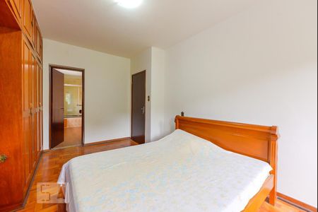 Casa à venda com 272m², 6 quartos e 4 vagas Casa à venda com 272m², 6 quartos e 4 vagasSuíte 3